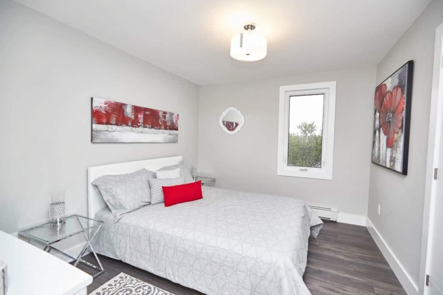 Clifton Hill Hideaway 2a - Two Bedroom Apartment *