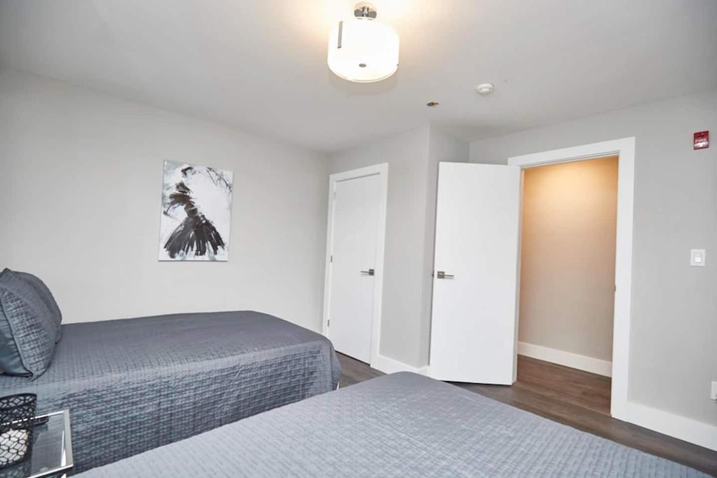 Clifton Hill Hideaway 2a - Two Bedroom Niagara Falls