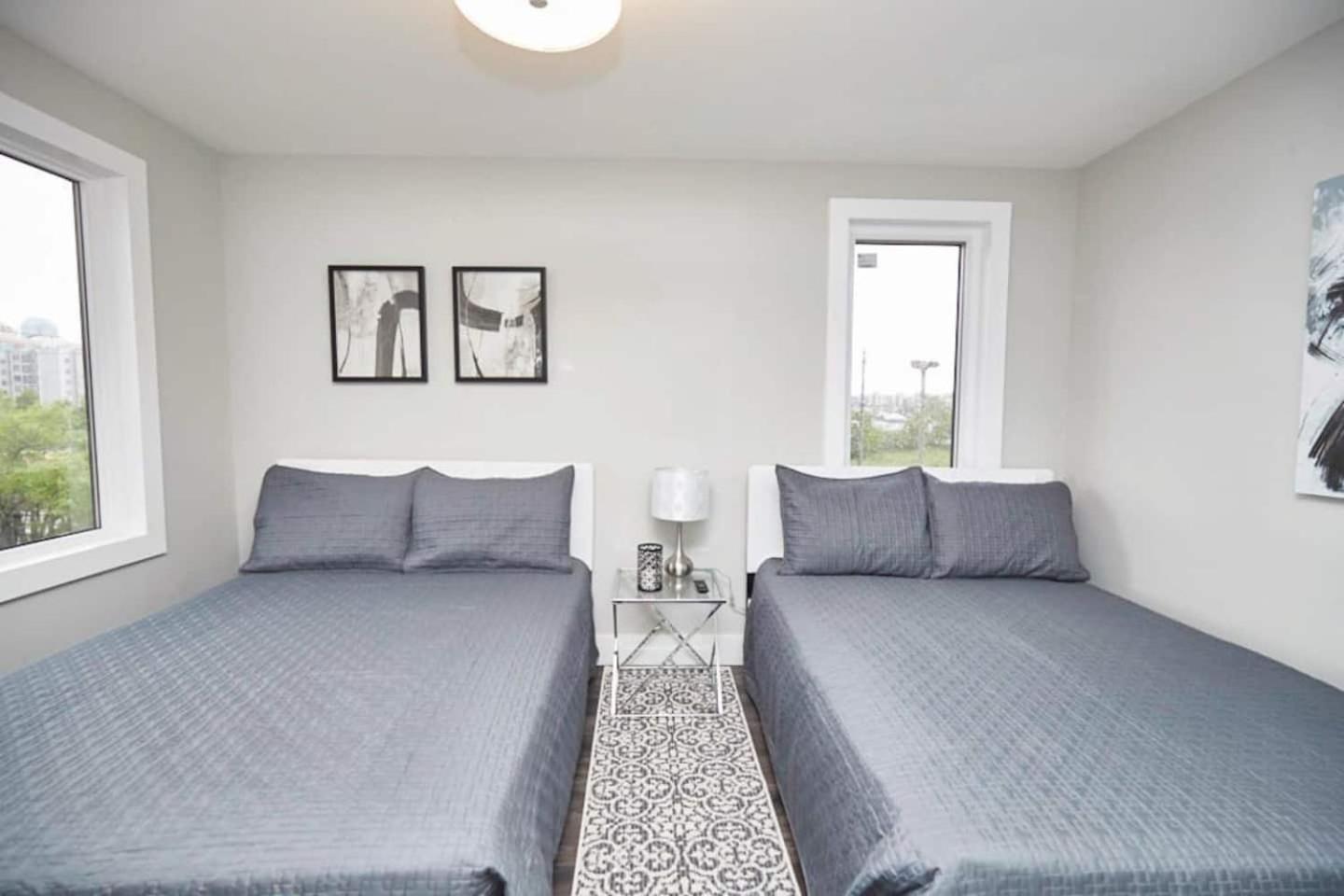Clifton Hill Hideaway 2a - Two Bedroom Niagara Falls